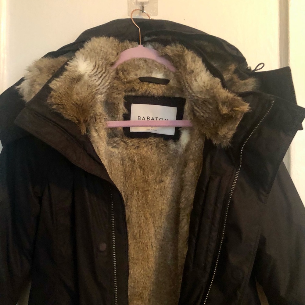 Aritzia-Babaton
Oskar Parka - Picture 13 of 16